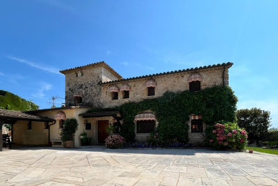 Maison &agrave; vendre &agrave; La Colle-sur-Loup  - 6 pi&egrave;ces 255 m&sup2; 