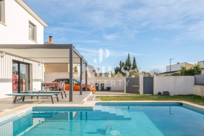 Maison à vendre à MAS-BLANC-DES-ALPILLES La Jarre-Roy d'Espagne - 5 pièces - 147 m² 