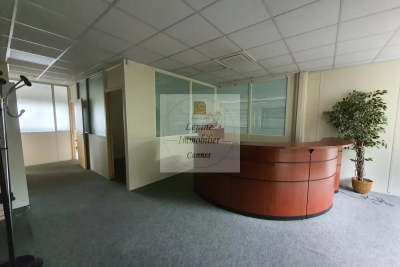 Commerce à louer à MOUGINS   - 180 m² 