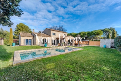 Maison à vendre à EYGALIÈRES   - 323 m² 