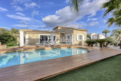 House for sale in LA LONDE-LES-MAURES  - 6 rooms - 165 m² 