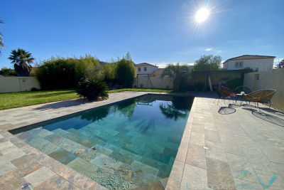 Maison à vendre à LA CRAU Giens - 7 pièces - 152 m² 