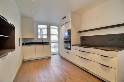 Appartement &agrave; vendre 3 chambres ascenseur parking biarritz 