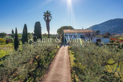 House for sale in SOLLIÈS-PONT  - 8 rooms - 418 m² 