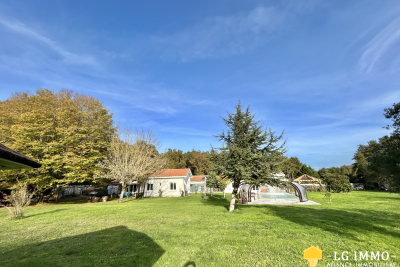 Maison à vendre à GREZAC Sud - 6 pièces - 377 m² 