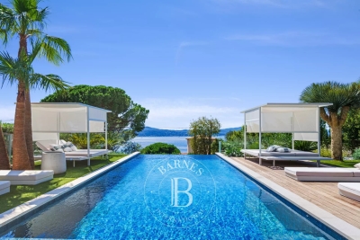 Maison &agrave; louer &agrave; STE-MAXIME  - 10 pi&egrave;ces - 400 m&sup2; 