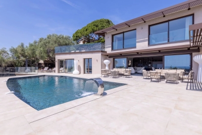 House to rent in MOUGINS Centre - 10 rooms - 600 m² 