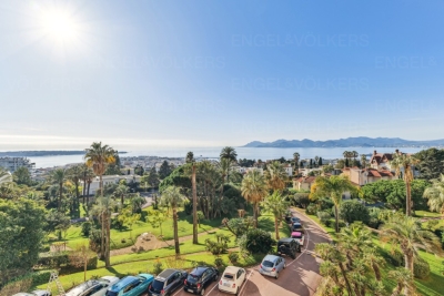 Apartment for sale in CANNES  - 5 rooms - 169 m² 