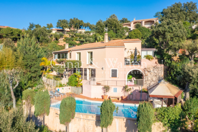 House for sale in LA LONDE-LES-MAURES Village - 8 rooms - 200 m² 