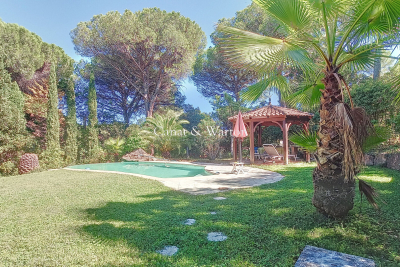 Maison à vendre à ST-RAPHAËL Peyron-Saint Sebastien - 6 pièces - 165 m² 