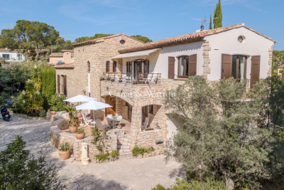 Maison à vendre à ST-RAPHAËL Peyron-Saint Sebastien - 7 pièces - 204 m² 