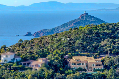 Maison à vendre à ST-RAPHAËL Peyron-Saint Sebastien - 10 pièces - 282 m² 