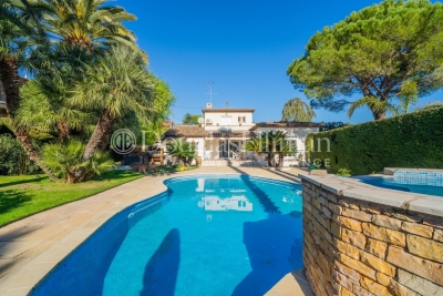 Maison &agrave; vendre &agrave; MOUGINS Cabris - 5 pi&egrave;ces - 203 m&sup2; 