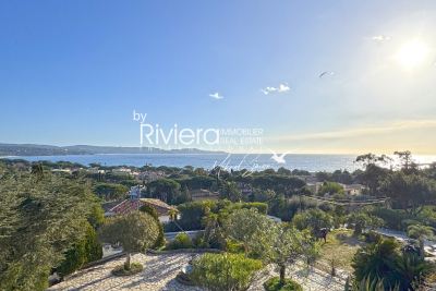 Maison &agrave; vendre &agrave; CAVALAIRE-SUR-MER  - 5 pi&egrave;ces - 220 m&sup2; 