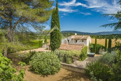 House for sale in LOURMARIN  - 6 rooms - 120 m² 