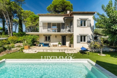 Maison à vendre à MOUGINS Le Centre-Le Haut de Cagnes - 6 pièces - 160 m² 