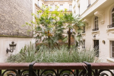 Apartment for sale in PARIS 8EME Faubourg du Roule 1 - 5 rooms - 157 m² 