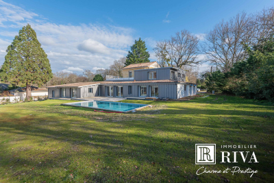 Maison à vendre à CAMBLANES-ET-MEYNAC  - 8 pièces - 337 m² 