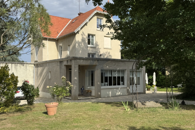 Maison à vendre à CHARBONNIÈRES-LES-BAINS  - 8 pièces - 215 m² 