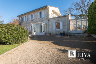 Maison à vendre à CARIGNAN-DE-BORDEAUX  - 7 pièces - 310 m² 