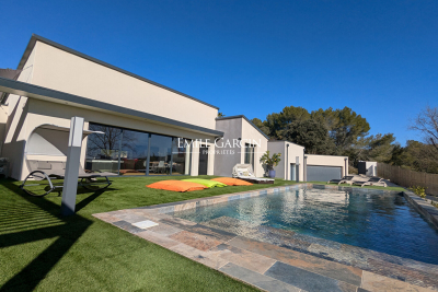 Maison à vendre maison village garage piscine 