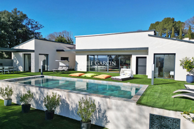 Maison à vendre à UZÈS  - 6 pièces - 200 m² 