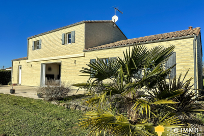 Maison à vendre à CHAMPAGNOLLES Sud - 7 pièces - 165 m² 