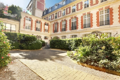Appartement à vendre à PARIS 8EME Les Halles 5 - 6 pièces - 231 m² 