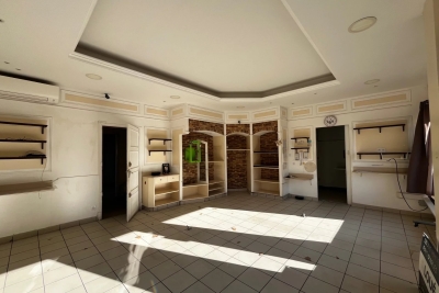 Commerce à louer à ARLES  - 3 pièces - 126 m² 