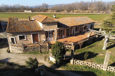 House for sale in MÉNERBES  - 6 rooms - 217 m² 