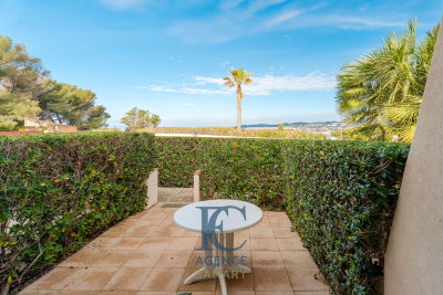 Apartment for sale in SANARY-SUR-MER  - 3 rooms - 49 m&sup2; 