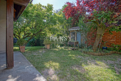 Maison à vendre à BÈGLES Saint-Bruno-Saint-Victor 1 - 8 pièces - 222 m² 