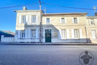 Maison à vendre à COUTRAS  - 9 pièces - 252 m² 