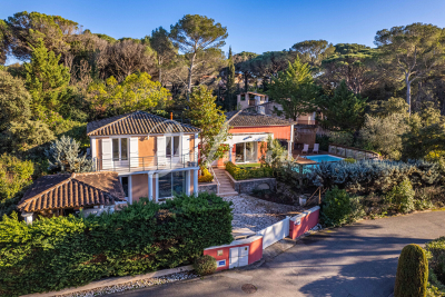 Maison à vendre à ST-RAPHAËL Peyron-Saint Sebastien - 6 pièces - 140 m² 