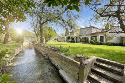 Maison &agrave; vendre &agrave; L'ISLE-SUR-LA-SORGUE  - 10 pi&egrave;ces - 188 m&sup2; 