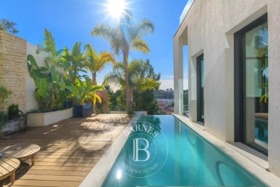 House for sale in CARRY-LE-ROUET Farges-Perier - 8 rooms - 394 m² 