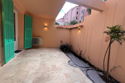 Appartement &agrave; louer &agrave; MENTON  - 3 pi&egrave;ces - 52 m&sup2; 