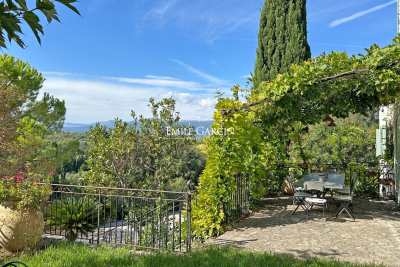 Maison à vendre à MOUGINS  - 6 pièces - 225 m² 