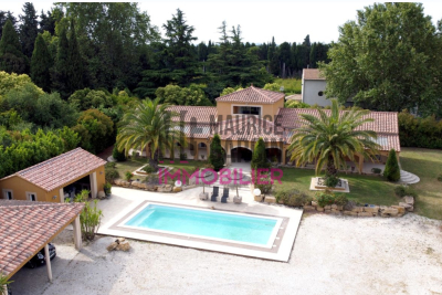 Maison à vendre à CHATEAURENARD Est - 7 pièces - 210 m² 