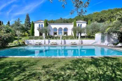 Maison à louer à VALBONNE  - 10 pièces - 900 m² 