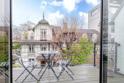 House for sale in PARIS 14EME Porte Saint-Martin - 7 rooms - 220 m² 