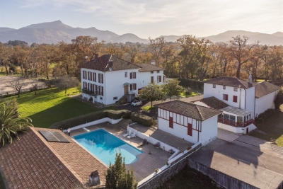 Maison à vendre à URRUGNE  - 18 pièces - 750 m² 