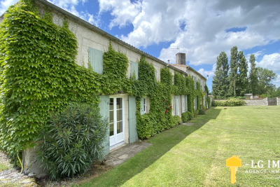 Maison à vendre à MORTAGNE SUR GIRONDE Sud - 24 pièces - 707 m² 