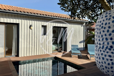 House for sale in ARÈS  - 5 rooms - 113 m&sup2; 