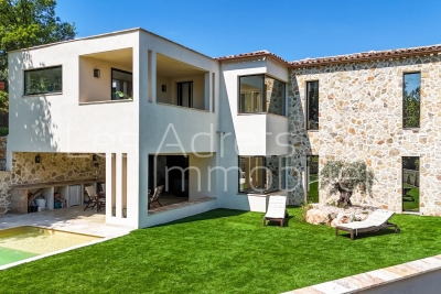 Maison à vendre à LES ADRETS-DE-L'ESTÉREL  - 7 pièces - 212 m² 