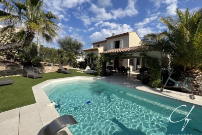 Maison à vendre à ST-AYGULF  - 6 pièces - 180 m² 