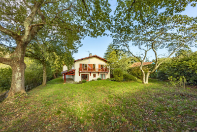 Maison à vendre à ARCANGUES  - 8 pièces - 214 m² 