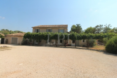 Maison à vendre à APT Montfavet Pericentre - 6 pièces - 170 m² 