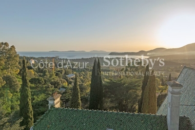 Maison &agrave; vendre &agrave; La Croix-Valmer  - 9 pi&egrave;ces 330 m&sup2; 