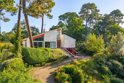 House for sale in ARCACHON  - 5 rooms - 207 m&sup2; 